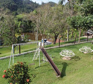 u1912 parquinho crop